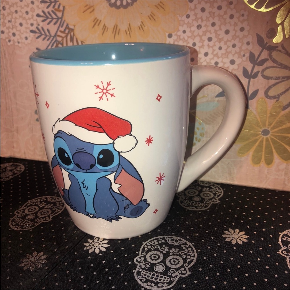 Disney Stitch Christmas coffee mug - Picture 2 of 6